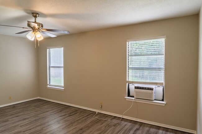 Building Photo - 13207 Larkwalk St