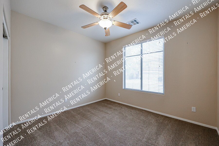 Building Photo - 17518 W Lisbon Ln