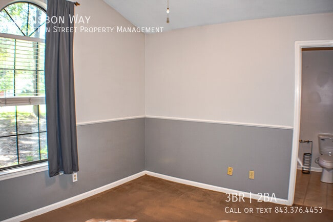 Building Photo - 18 Lisbon Way