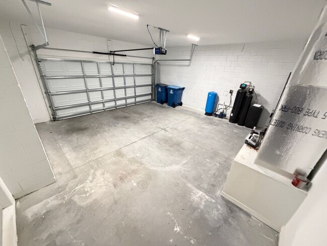 Building Photo - Beautiful 3 Bedroom, 2 Bathroom Home in Palm Bay!!