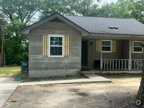Building Photo - Affordable 2 Bed / 2 Full  Bath One-Level ...