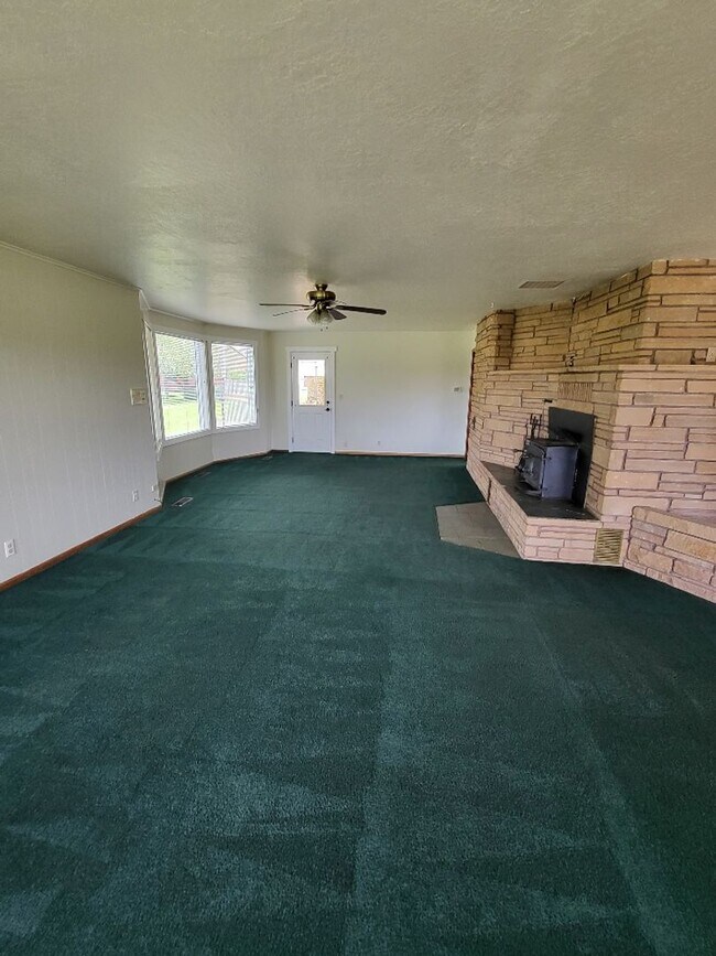 Building Photo - STATUS: *PENDING APPLICATION*| R98C | $2095.00