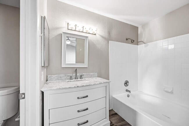 Building Photo - 860 S Rio Dr