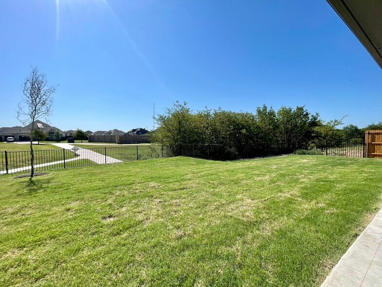 Building Photo - 13733 Riola Dr