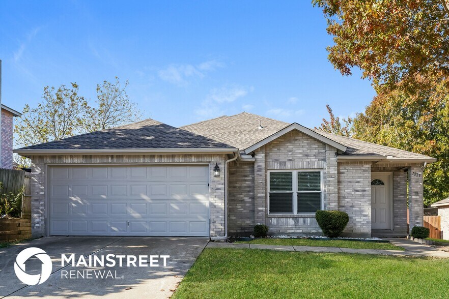 Primary Photo - 1225 McCary St