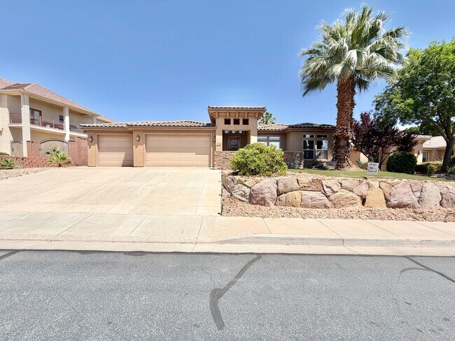 Building Photo - 4 bed, 2 bath home in the quiet and desirable Castle Rock subdivision.  **PET FRIENDLY**