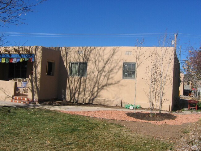 Building Photo - Santa Fe Style House & Studio on Rio Vista...