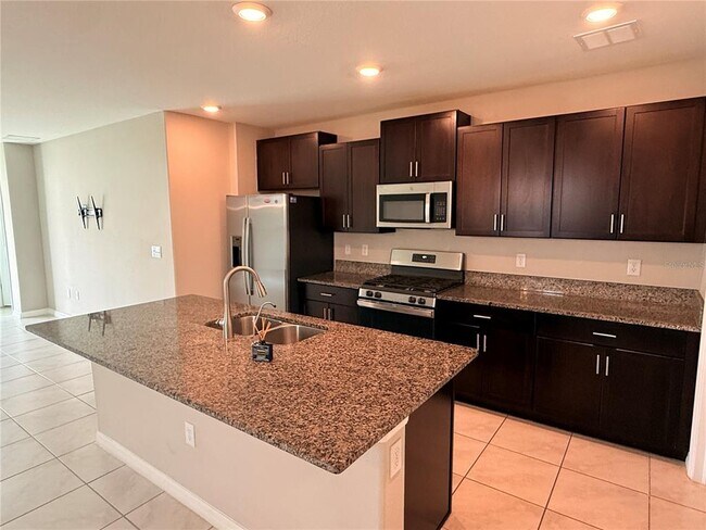 Building Photo - 10363 Shady Preserve Dr