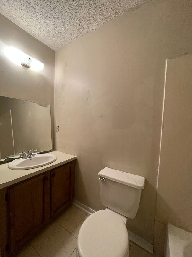 Building Photo - Townhouse: Old Jefferson