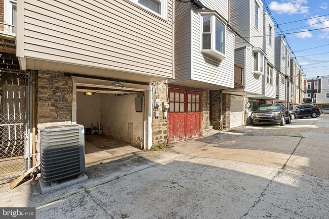 Building Photo - 871 N 22nd St