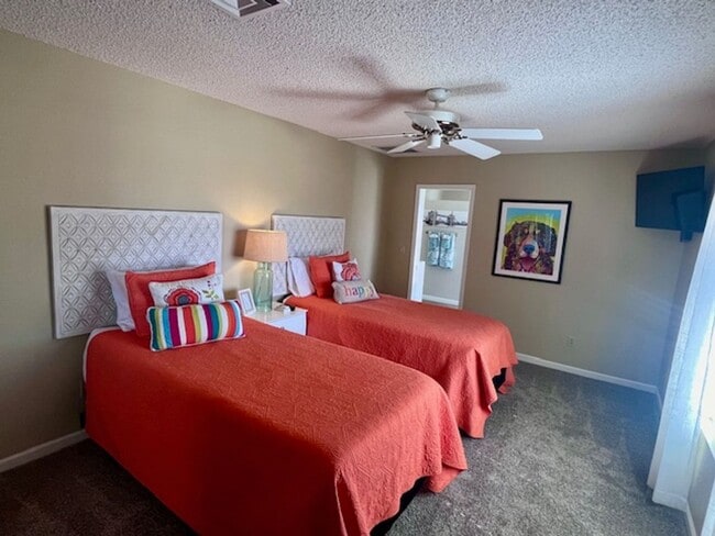 Building Photo - Golf Course Pool Home with 4 Bedrooms!