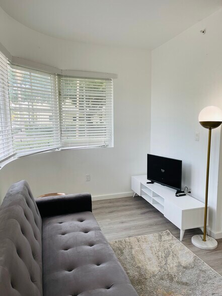 Building Photo - 810 7th St