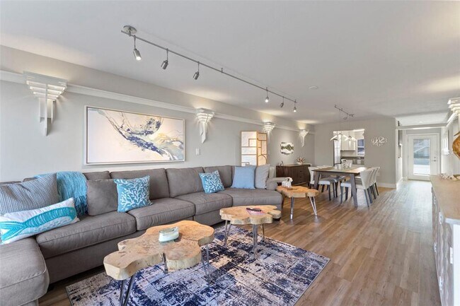 Building Photo - 3330 Gulf of Mexico Dr