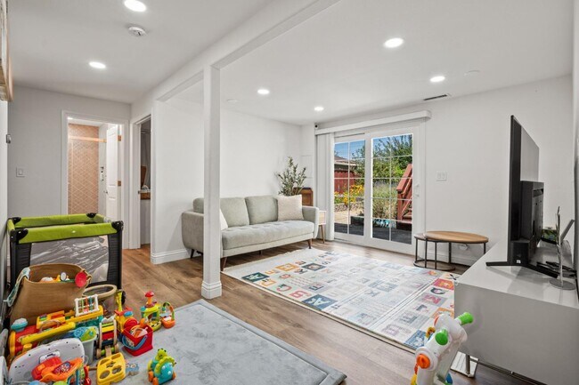 Building Photo - 197 Nottingham Ave