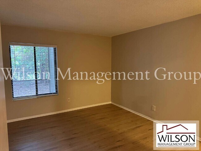 Building Photo - 2365 Oak Park Way