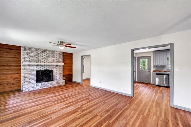 Building Photo - 5902 Cumming Hwy