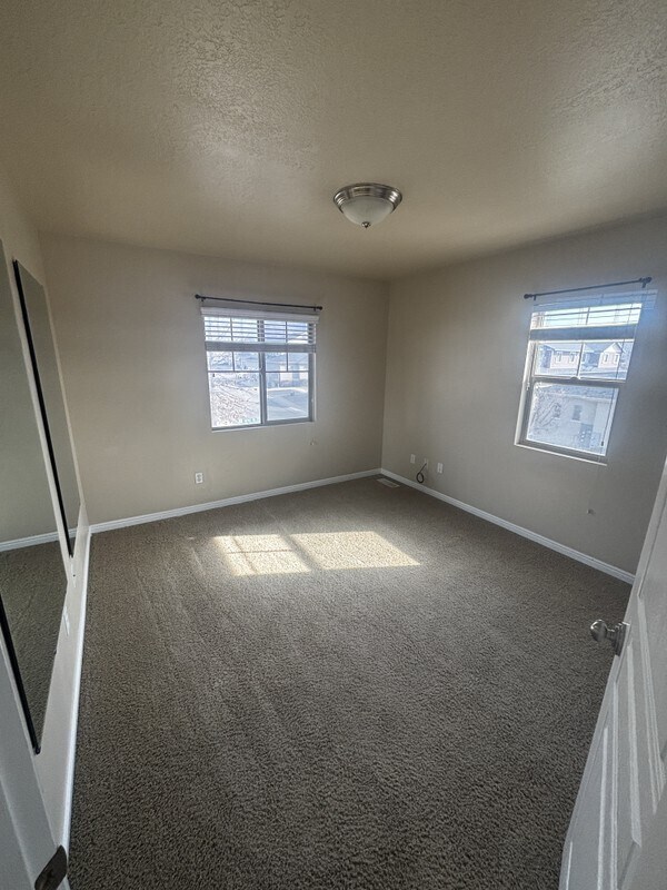 Building Photo - 1296 S Mountain Crst Dr