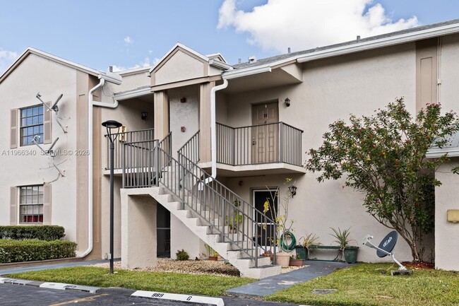 Building Photo - 889 Hamilton Dr