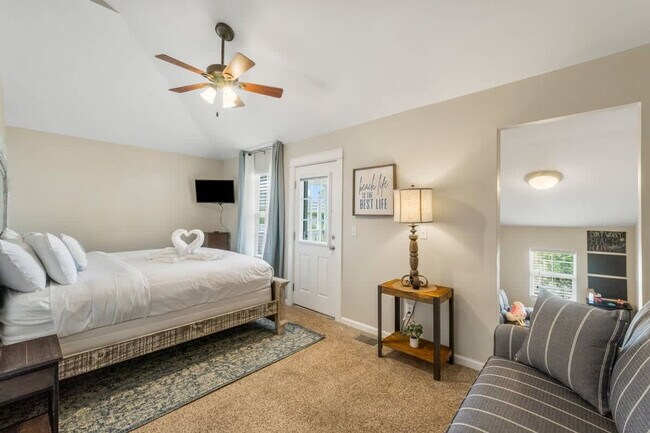 Building Photo - 7405A Beach Dr