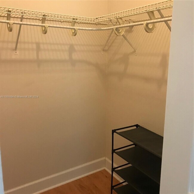 Building Photo - 216 SW 7th St