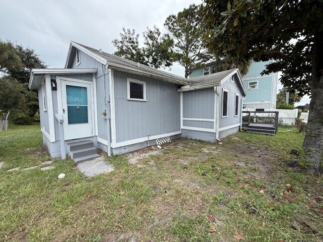 Building Photo - Charming Beachside Bungalow for Rent!