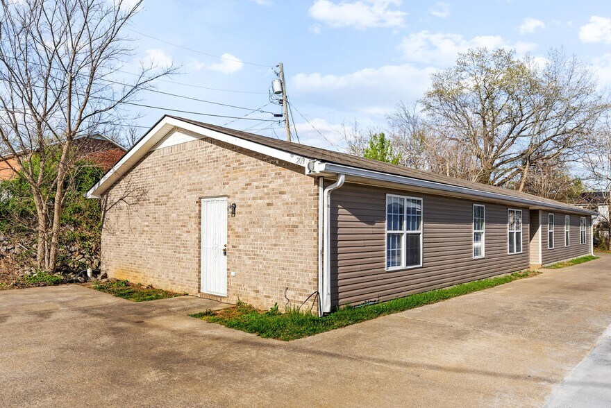 Building Photo - 209 Lexington Dr