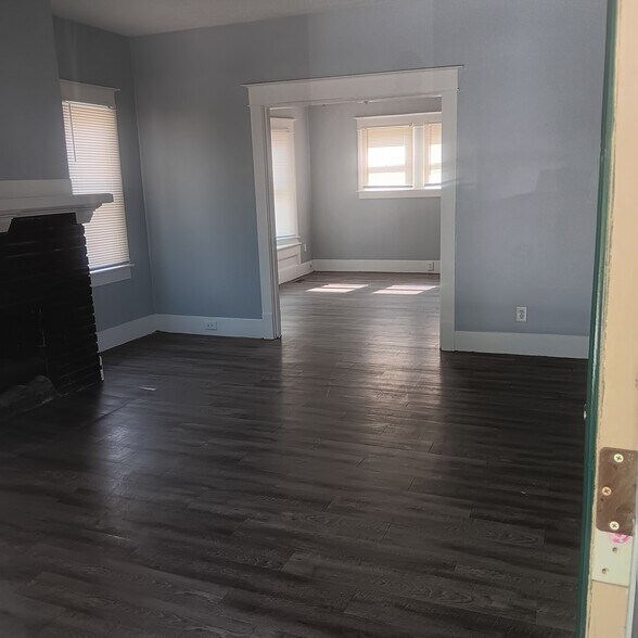 Building Photo - 613 N 39th St