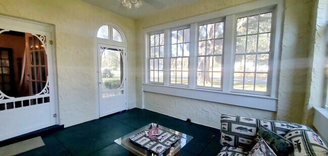 Building Photo - 704 N Jefferson St