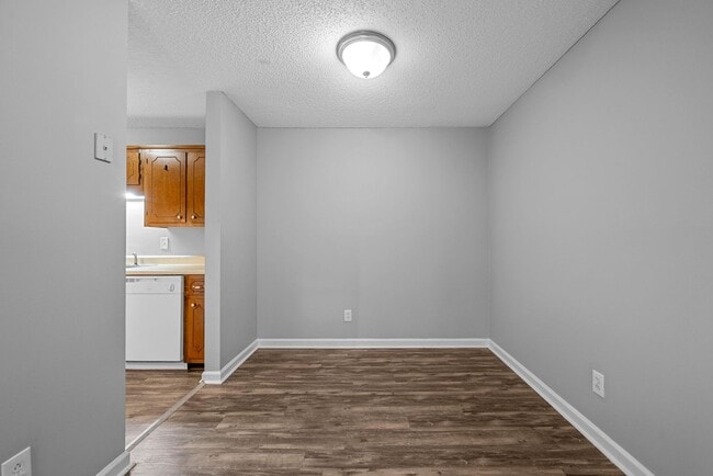 Building Photo - 1251 Parkway Pl