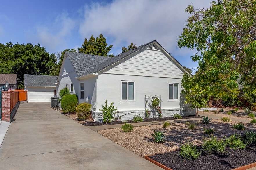 Driveway - 940 Sequoia Ave