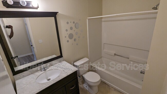 Building Photo - 959 Shady Ln