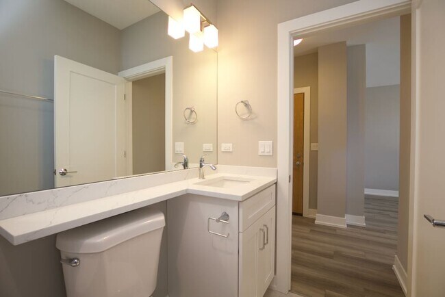 Building Photo - 3948.5 N Janssen Ave