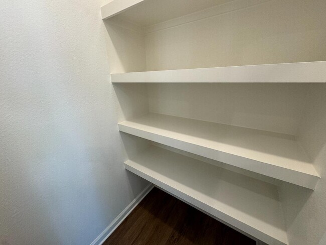 Building Photo - 147 Whitley Ave