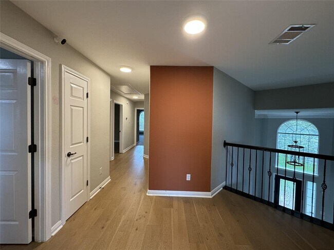 Building Photo - 10228 Chestnut Ridge Rd