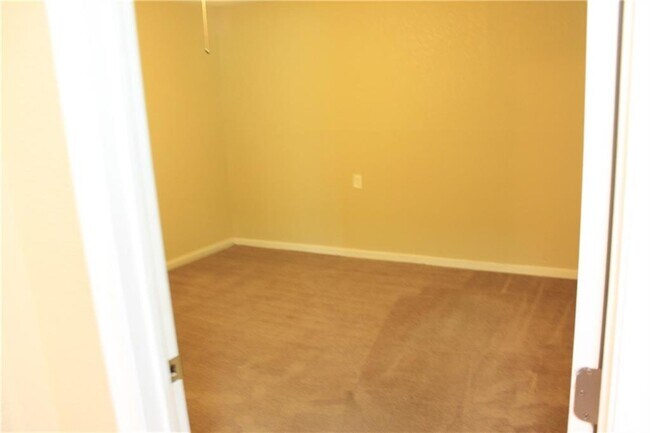 Building Photo - 6 Fairview Dr