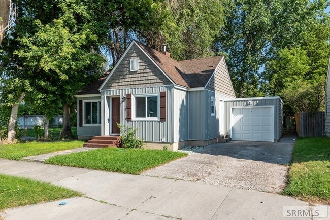 Building Photo - 465 3rd St