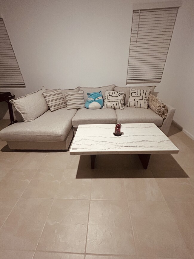 Building Photo - 9631 W Verde Ln