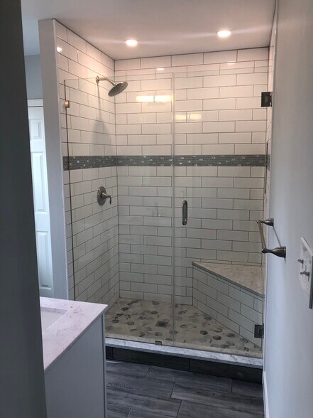 Building Photo - 539 Forest Ave