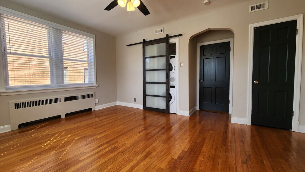 Building Photo - 7512 Cromwell Dr