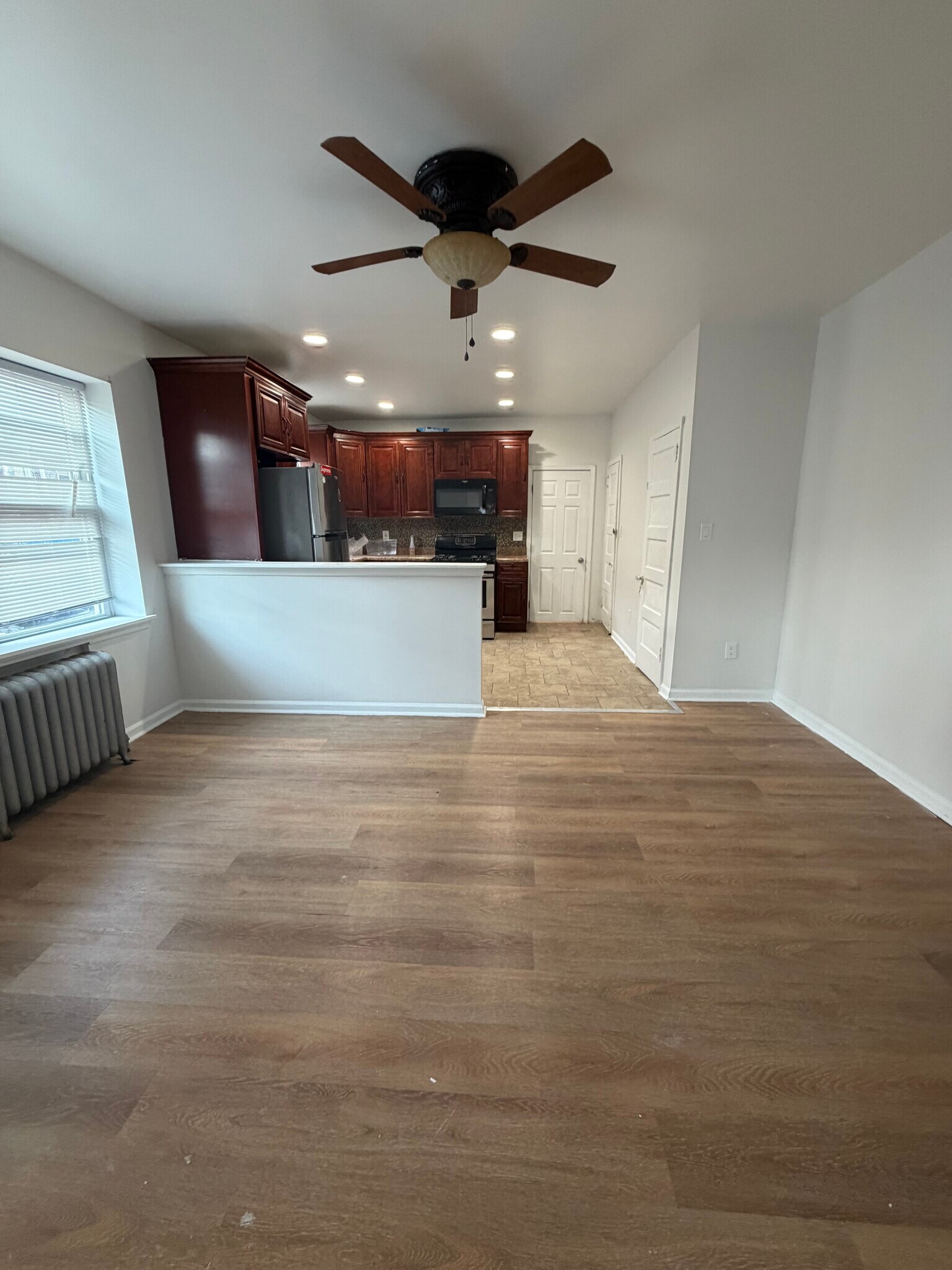 Building Photo - 313 E Eleanor St