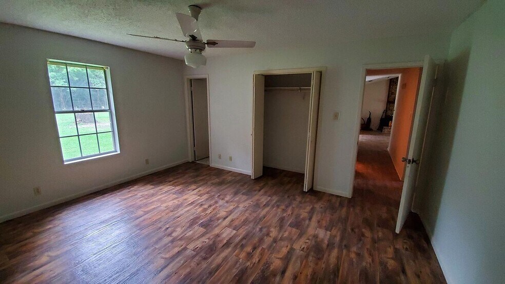Building Photo - 309 Woodhaven Dr