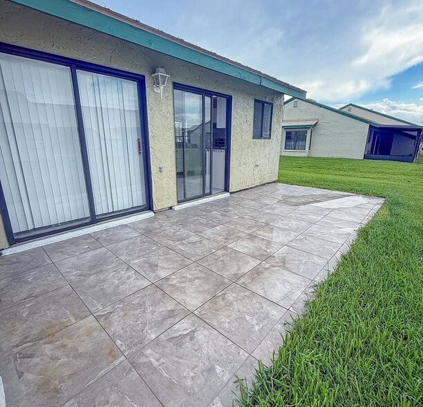 Building Photo - 525 SW Sara Blvd