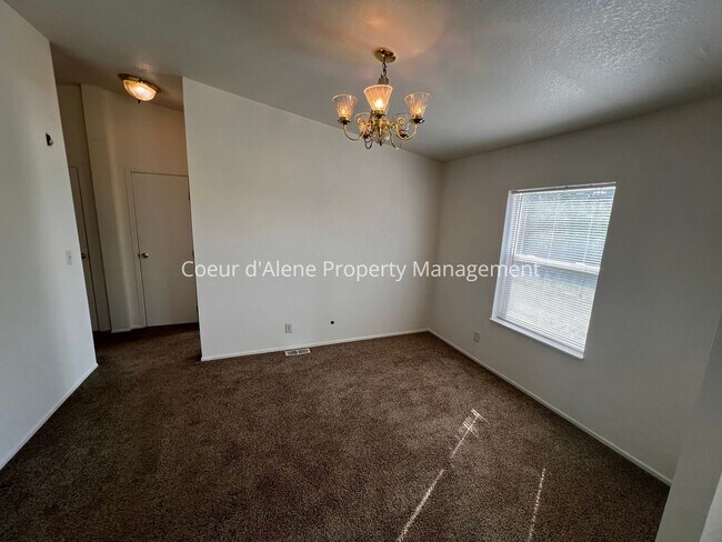 Building Photo - 25296 Vlazy Ln