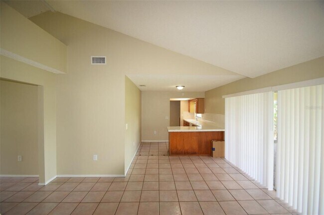 Building Photo - 1204 Honeytree Ln W
