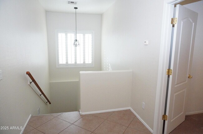 Building Photo - 4077 E Claxton Ave
