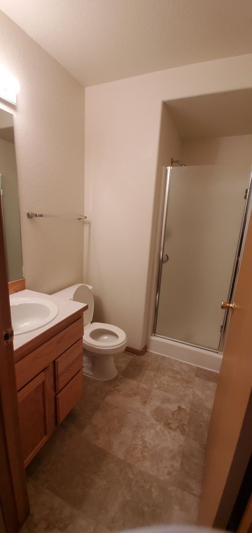 Building Photo - Great 3 Bed/3 Bath in Post Falls!