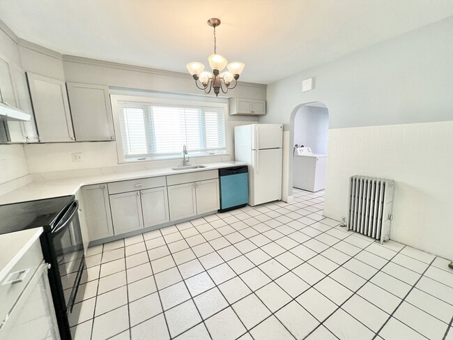 Primary Photo - 140 Ferry St