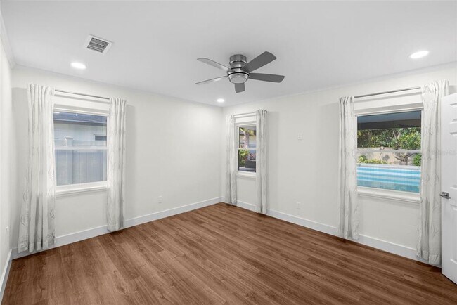 Building Photo - 402 Erie Ave
