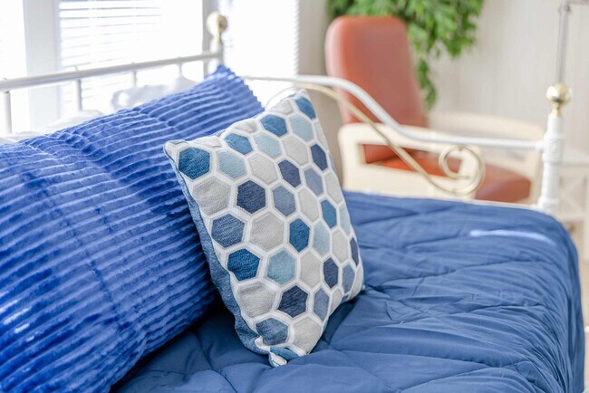 Building Photo - 640 S Columbia St