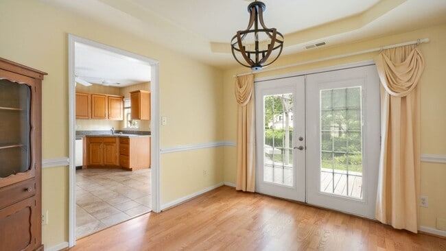 Building Photo - 3BR 2.5BA Cul-de-sac House with Loft in To...